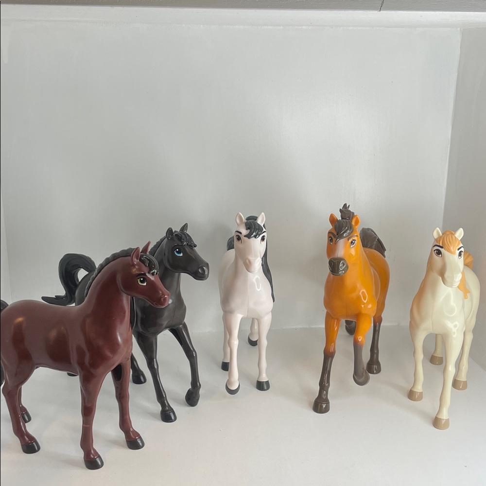 Spirit Untamed Spirit's Herd 5-Piece Horse Toy Set Kids Dreamworks used